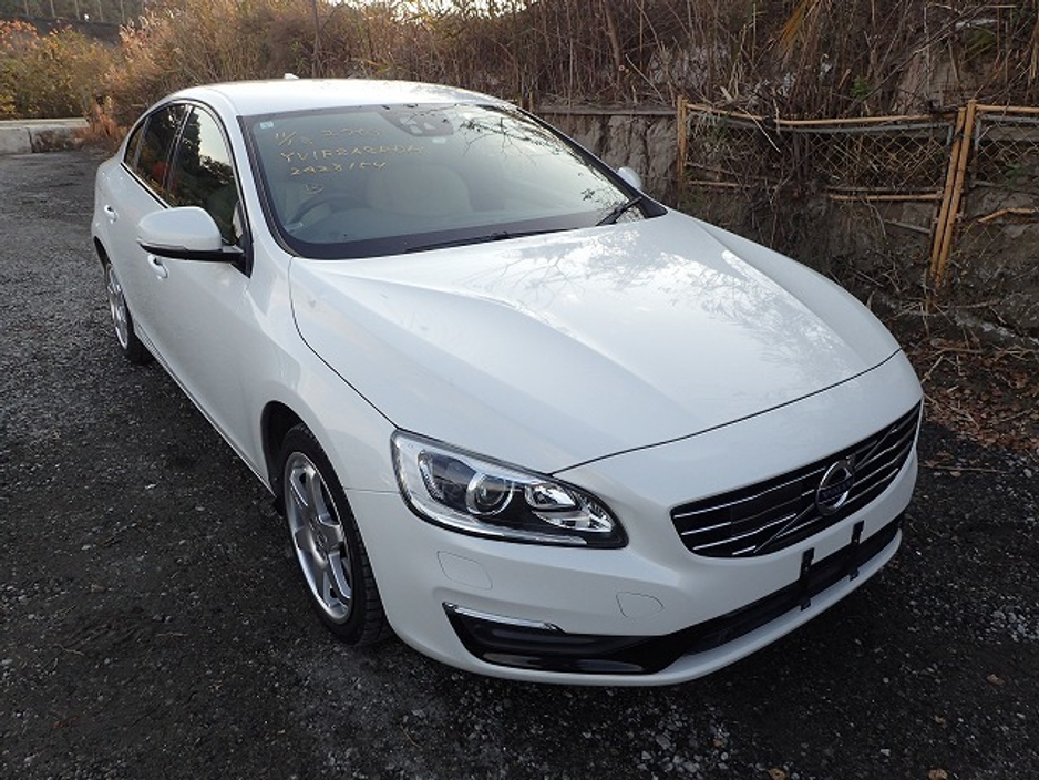2017 Volvo S60 - image 2