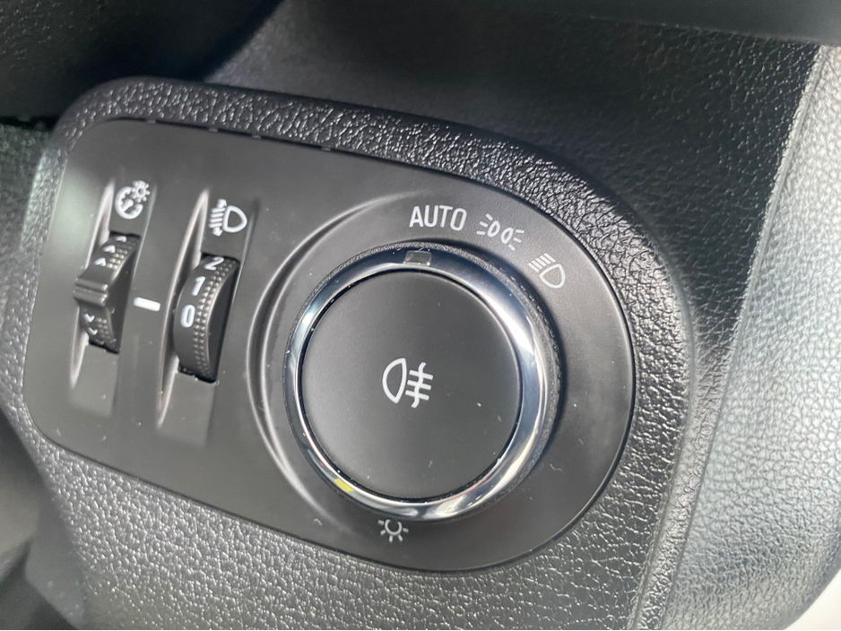 2022 Opel Combo - image 15