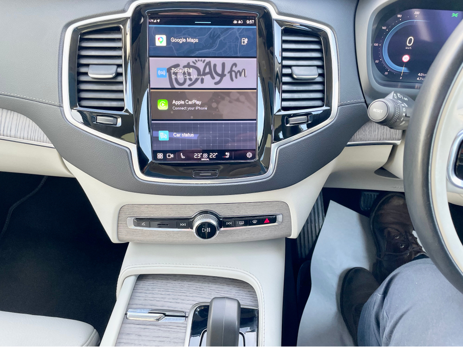 2023 Volvo XC90 - image 12