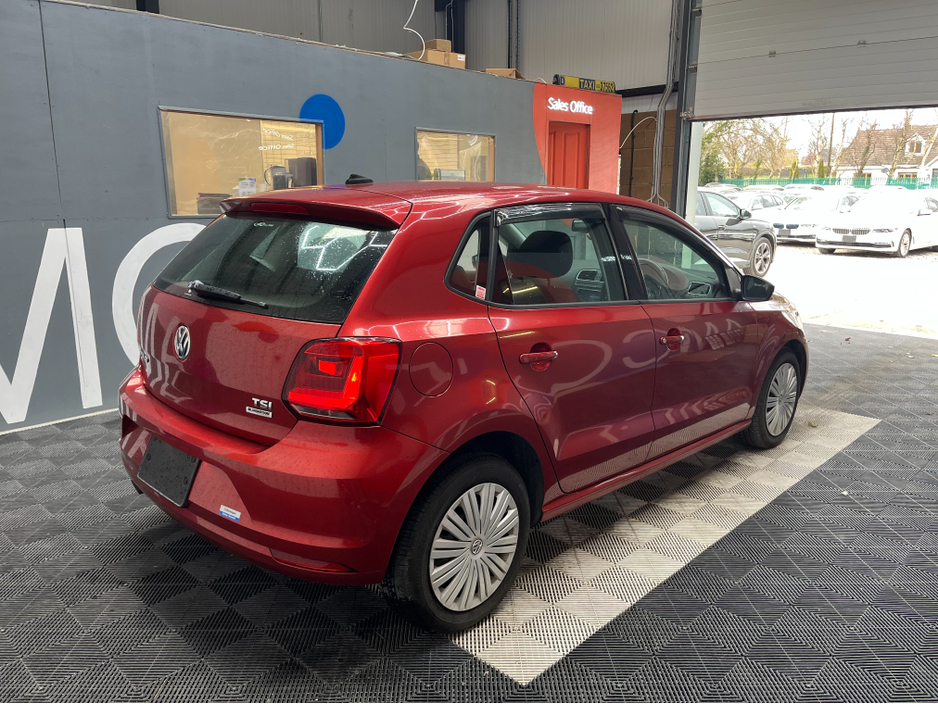 2015 Volkswagen Polo - image 2