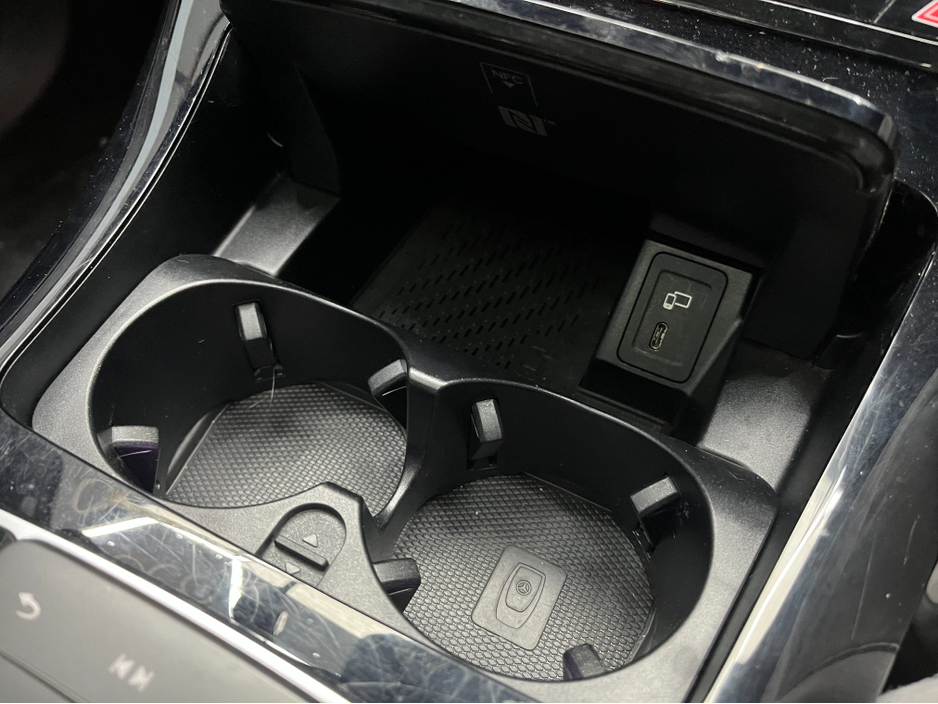 2020 Mercedes-Benz EQC - image 26