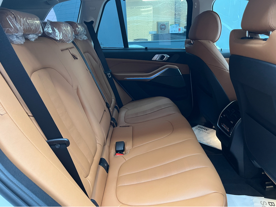 2022 BMW X5 ONLY 7K KMS! €59950! 2022 BMW X5 XDRIVE45E 3.0 AUTOMATIC / CRUISE CONTROL / 360° PARKING CAMERA / PANORAMIC SUNROOF / ELECTRIC MEMORY & HEATED SEATS €59,950