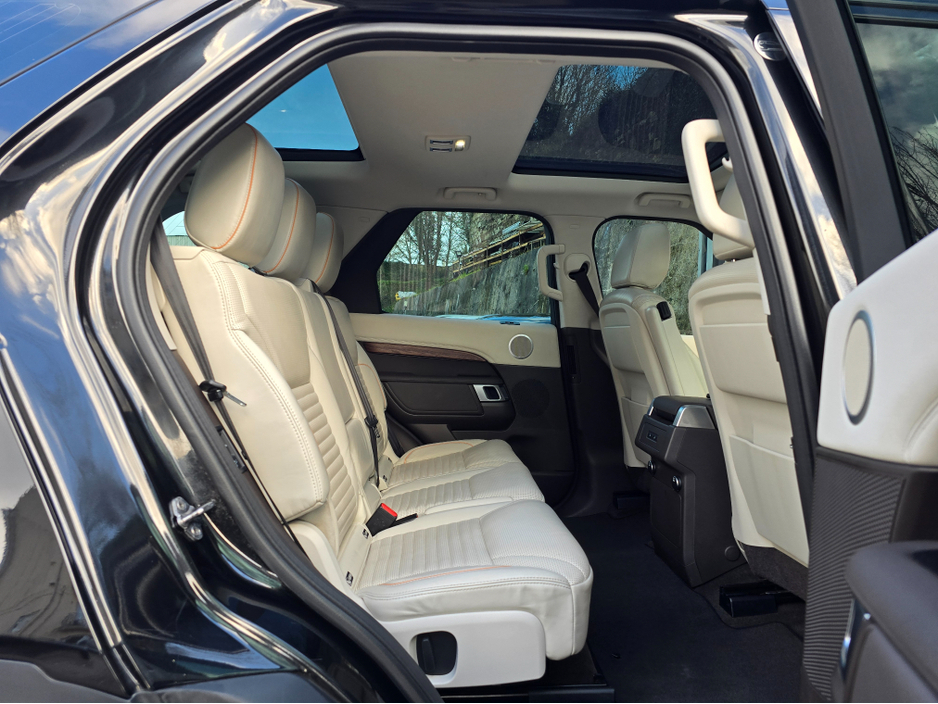 2017 Land Rover Discovery - image 15