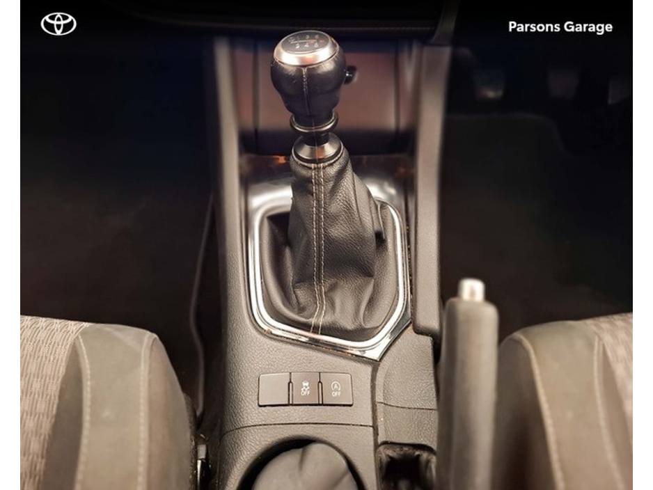 2018 Toyota Auris - image 10