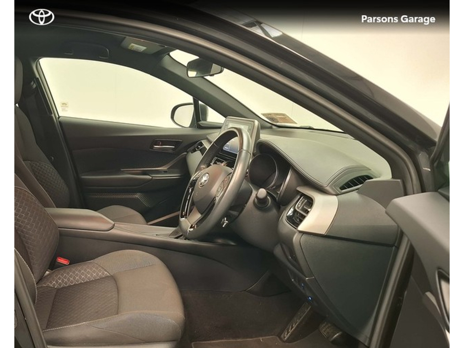 2023 Toyota C-HR HYBRID LUNA 4DR AUTO €27,995