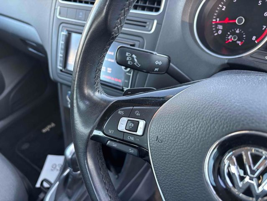 2016 Volkswagen Polo - image 4