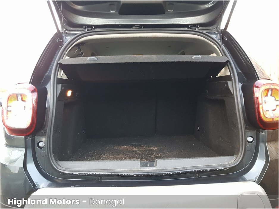 2020 Dacia Duster - image 14