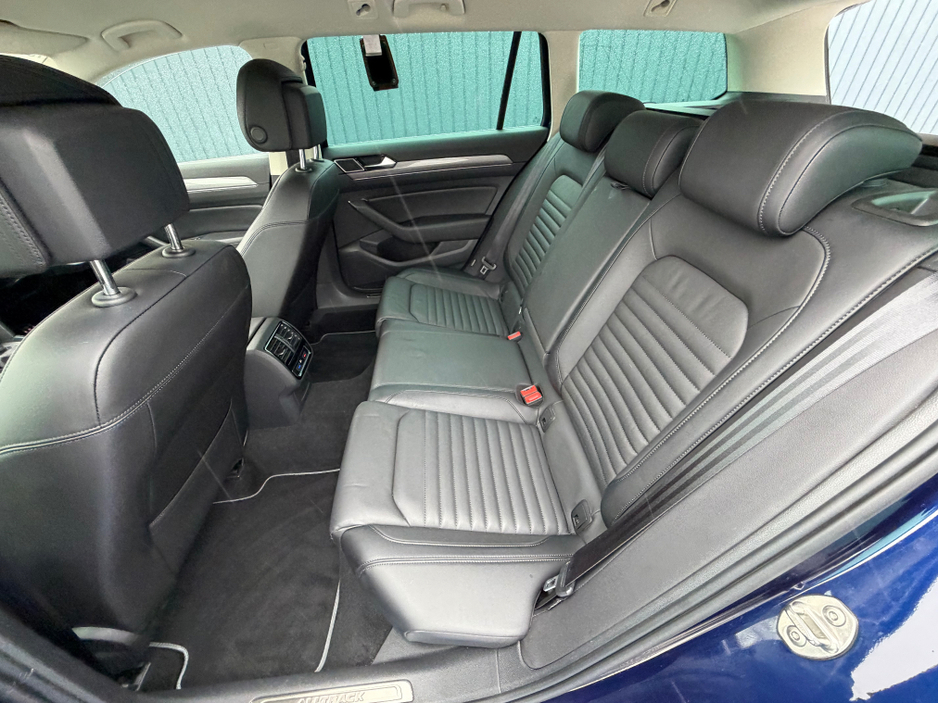 2020 Volkswagen Passat - image 34