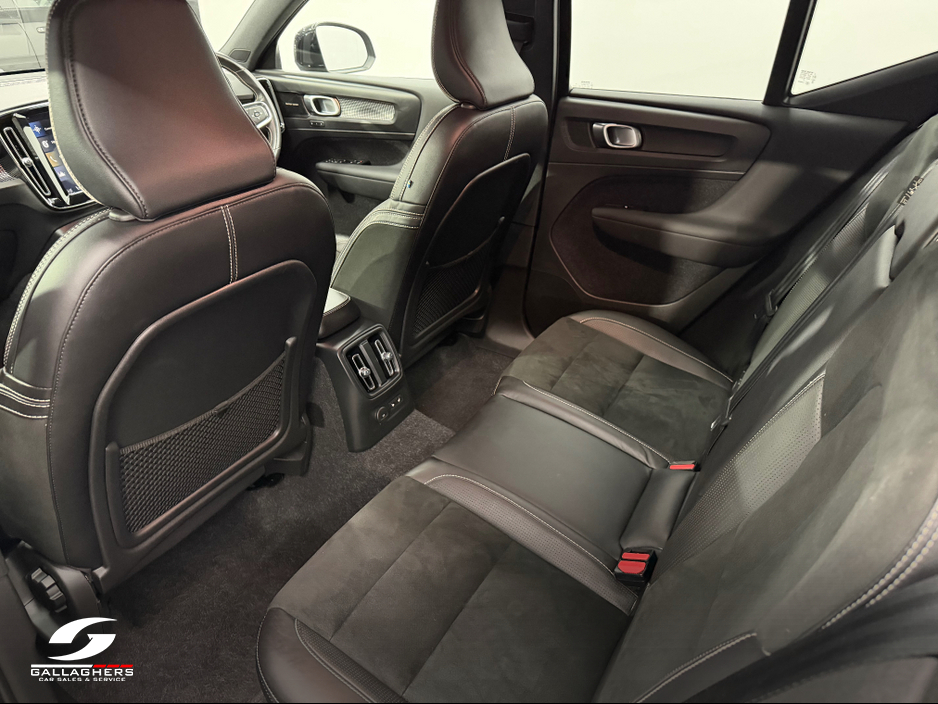 2020 Volvo XC40 - image 14