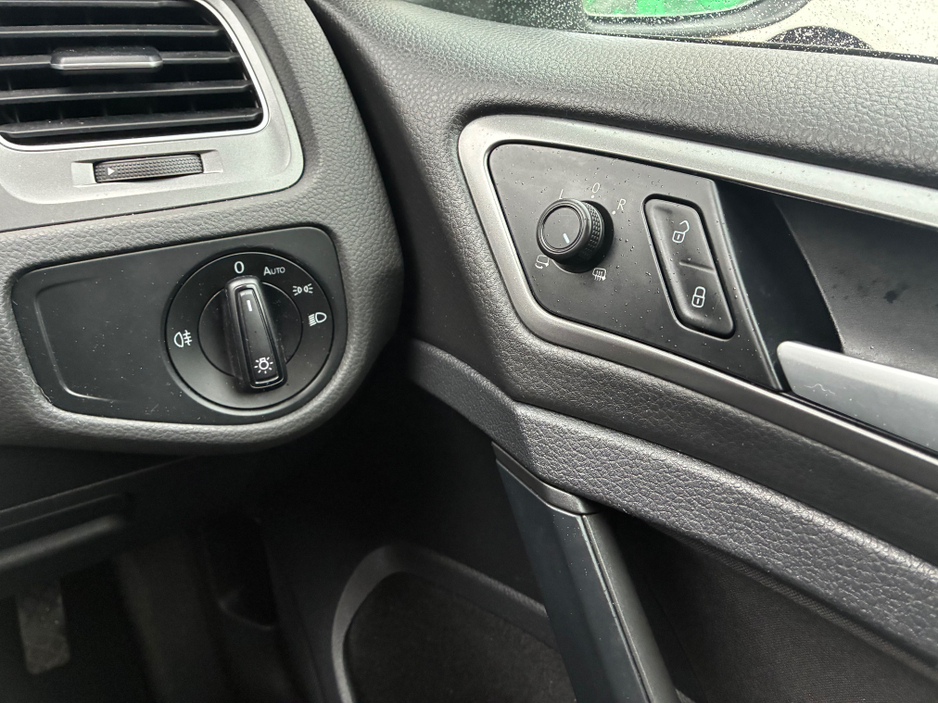 2016 Volkswagen Golf - image 17