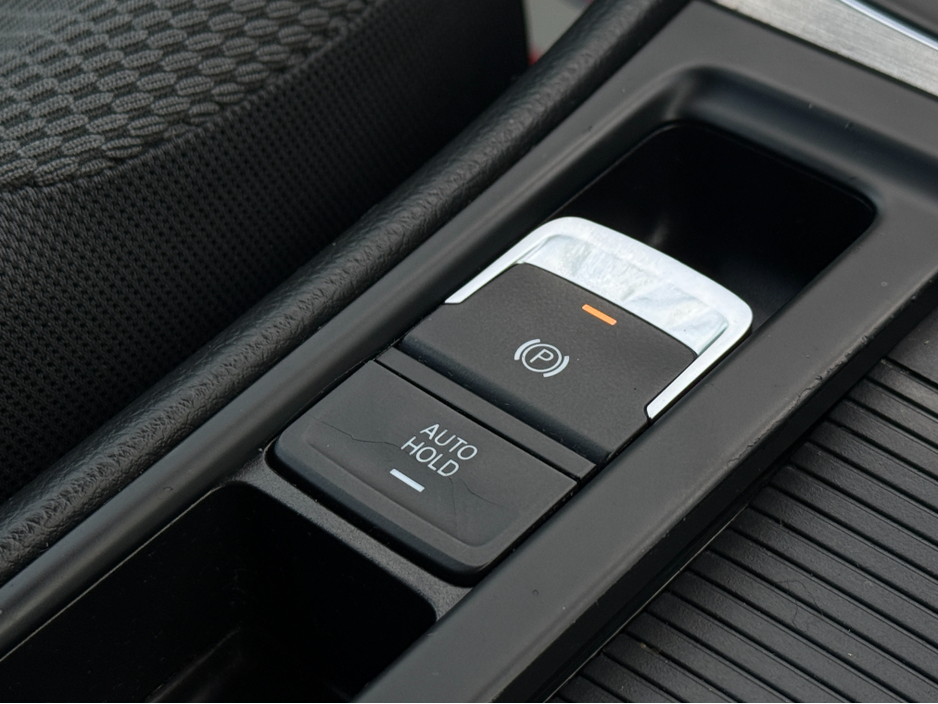 2013 Volkswagen Golf - image 14