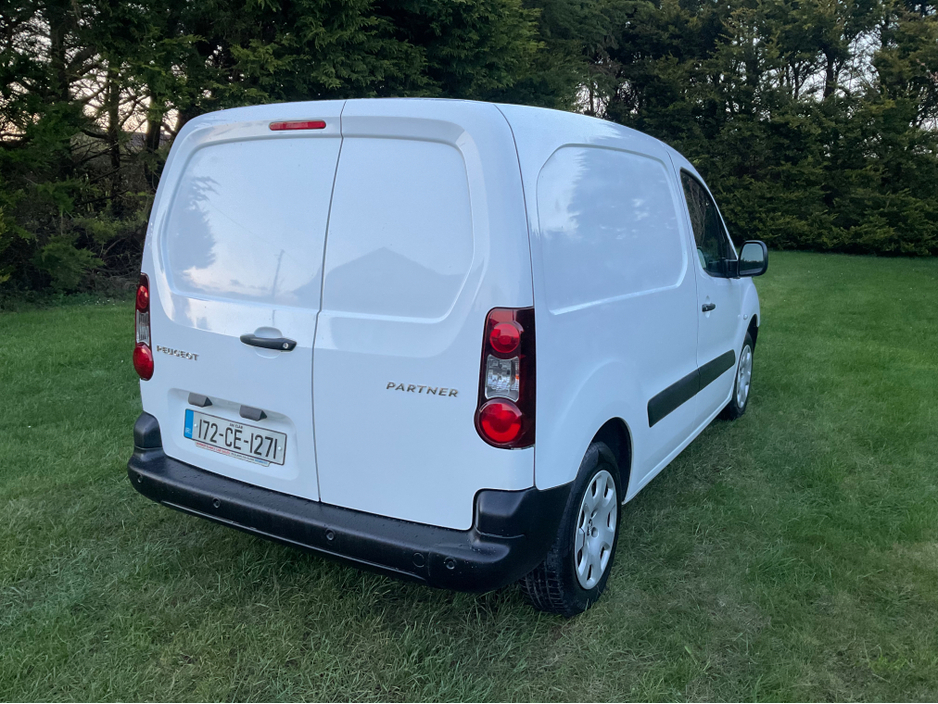 2017 Peugeot Partner - image 9