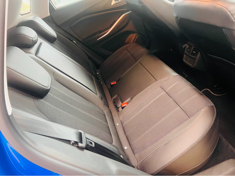 2024 Opel Grandland Huge Spec HYBRID As New Elegance Plus Heated Seats Heated Steering Wheel Fully Colour Coaded www.bolands.ie Est.1955 €32,950