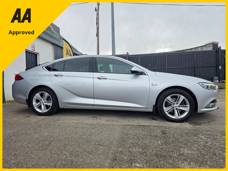 2018 Opel Insignia - image 9