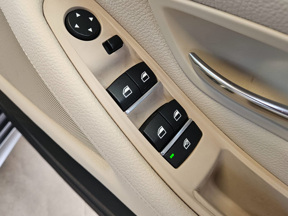 2016 BMW 5 Series - image 7