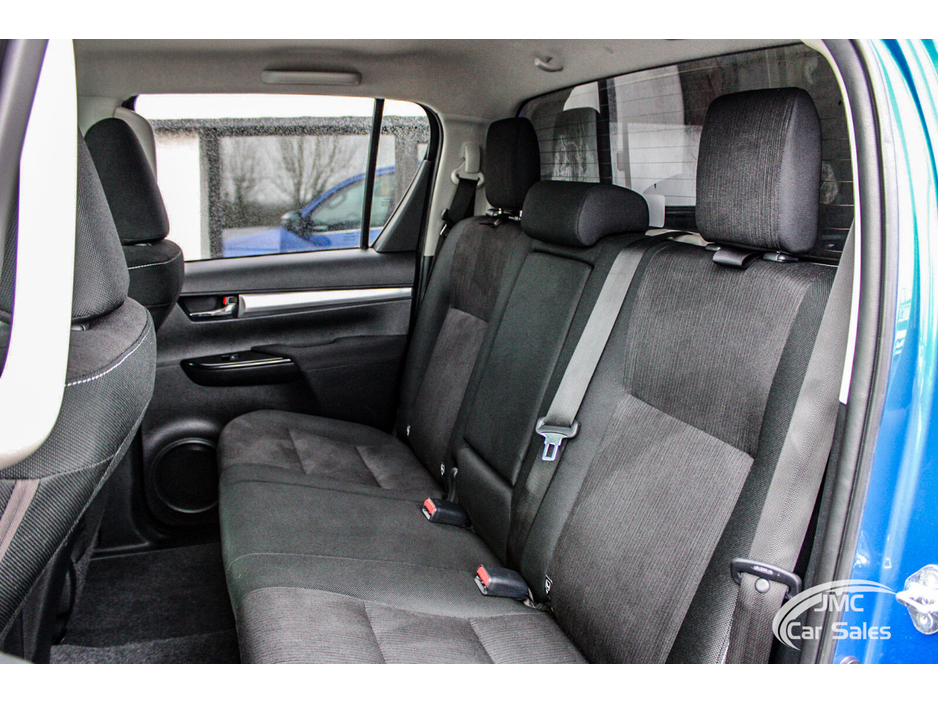 2019 Toyota Hilux - image 28