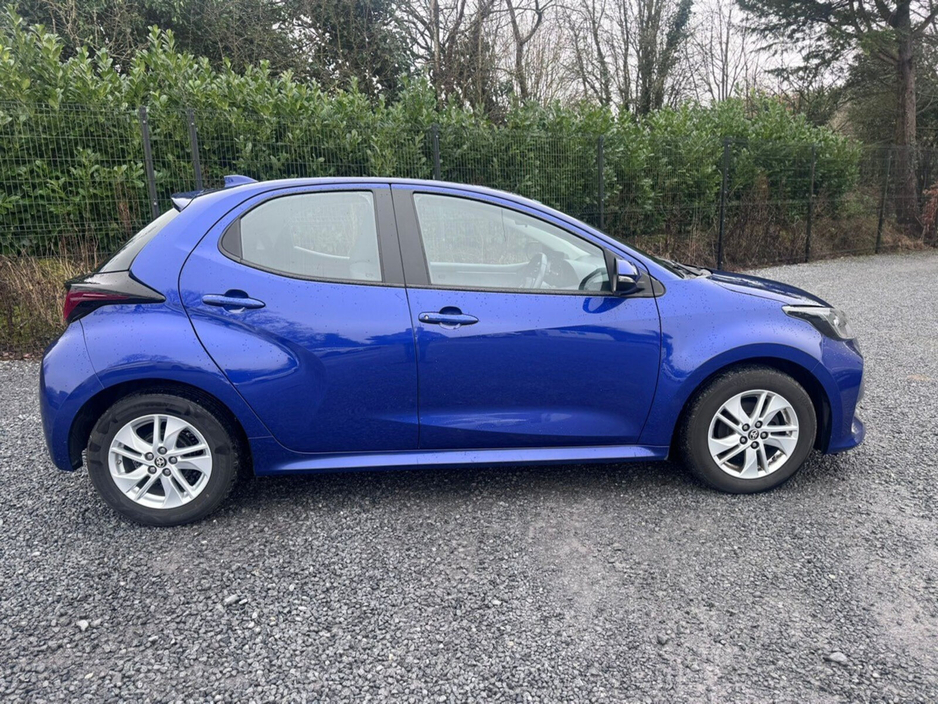 2022 Toyota Yaris - image 9