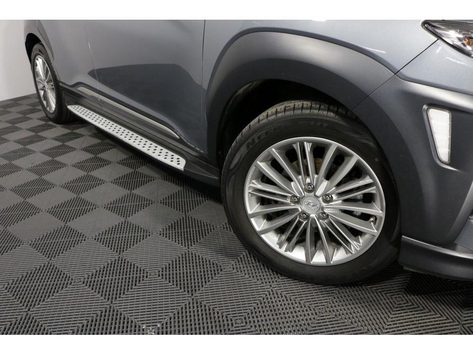 2020 Hyundai Kona - image 3