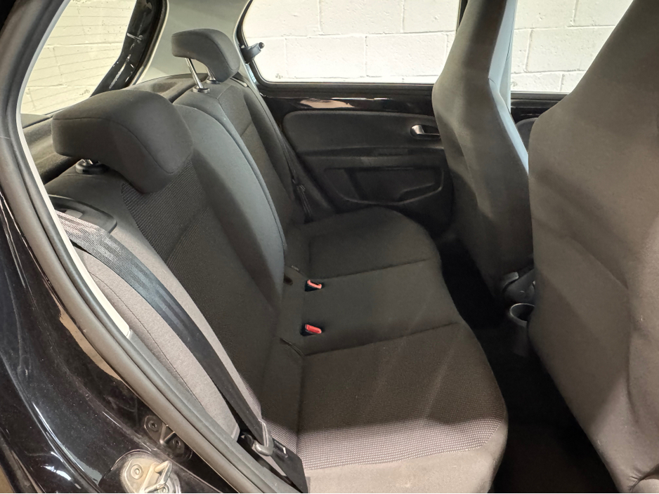 2014 Volkswagen up! - image 6