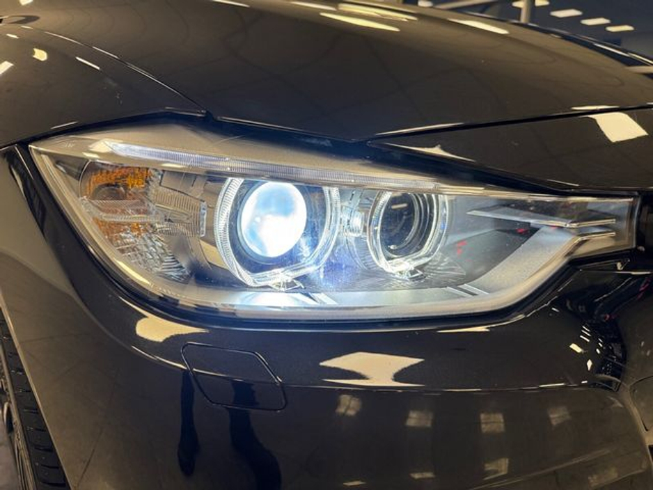 2015 BMW 3 Series - image 21