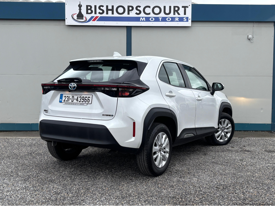 2023 Toyota Yaris - image 9