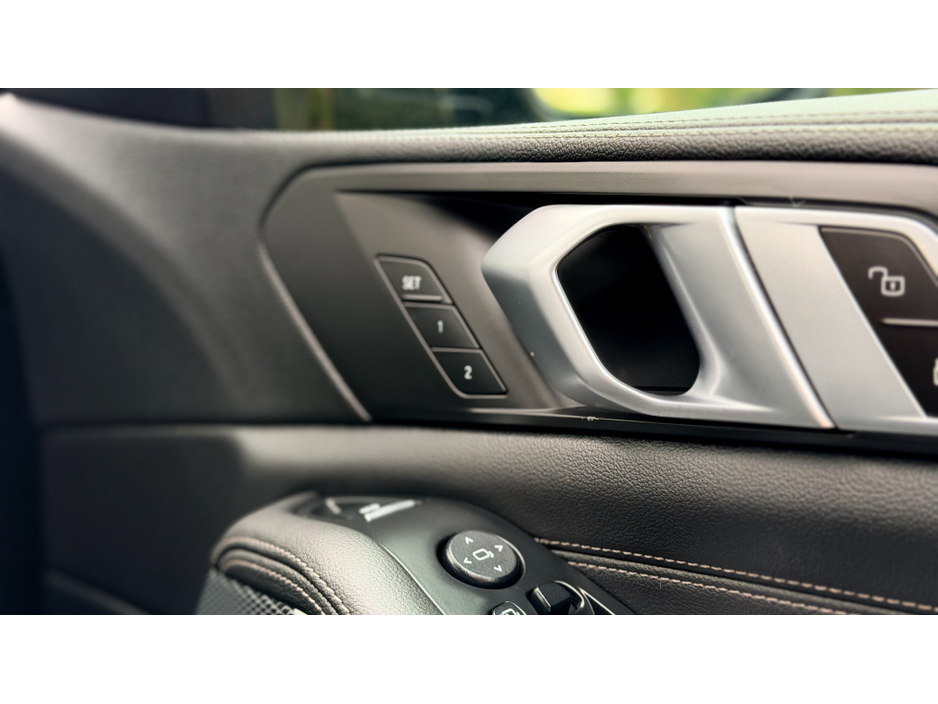 2021 BMW X5 - image 5