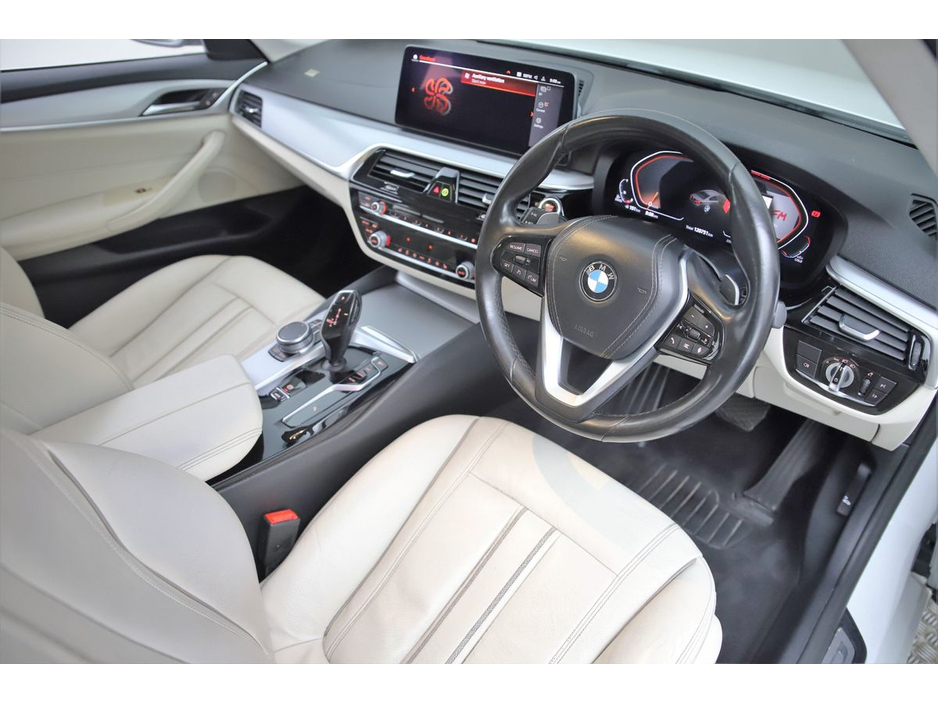 2021 BMW 5 Series - image 13