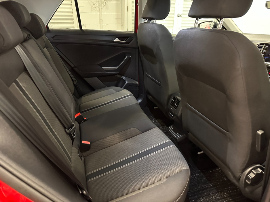 2021 Volkswagen T-Roc - image 35