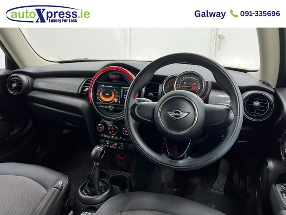 2017 MINI Cooper D - image 19