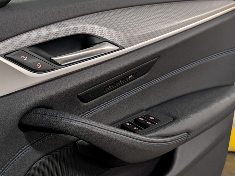 2020 BMW 5 Series - image 29