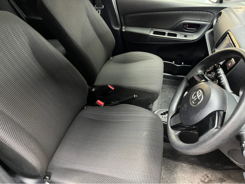 2018 Toyota Vitz - image 9
