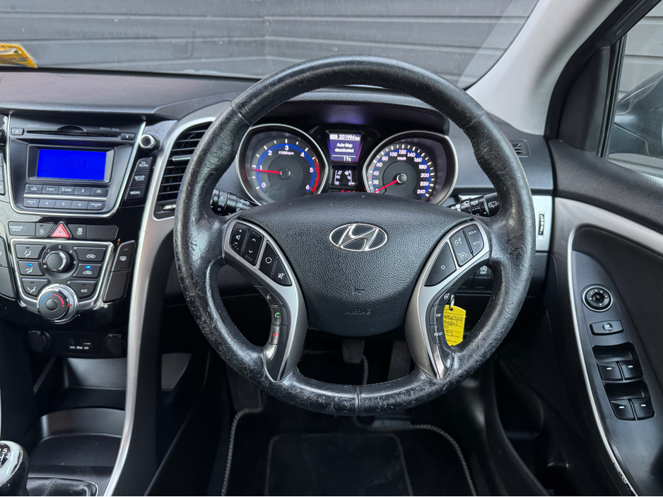 2012 Hyundai i30 - image 8