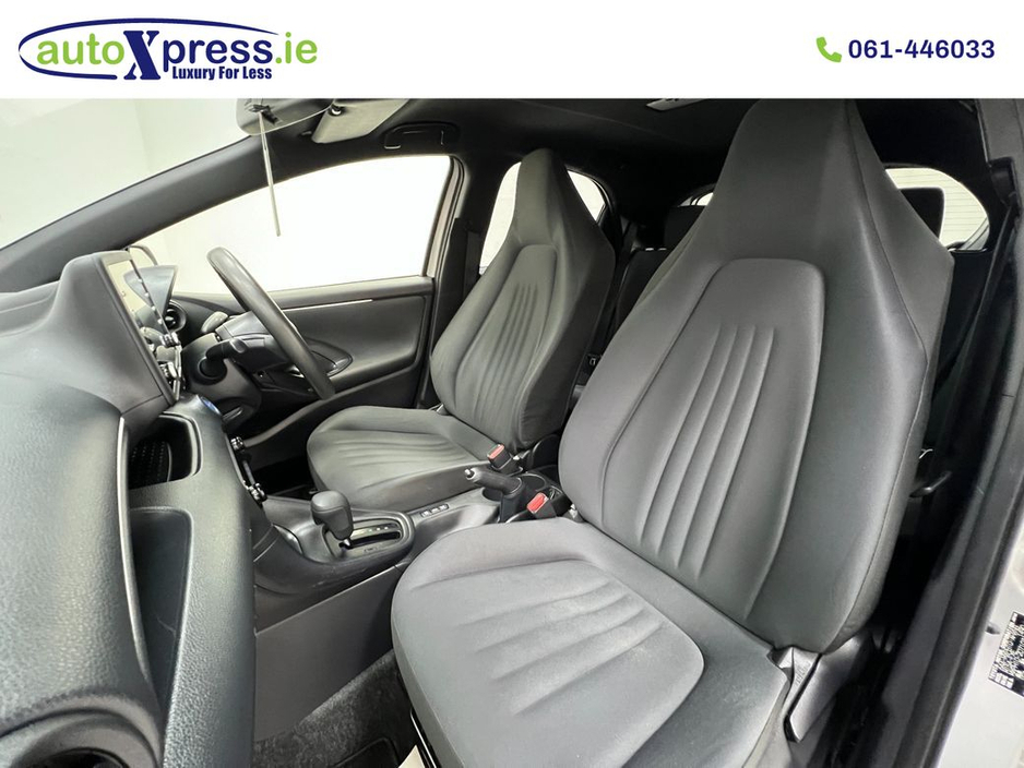 2021 Toyota Yaris - image 10