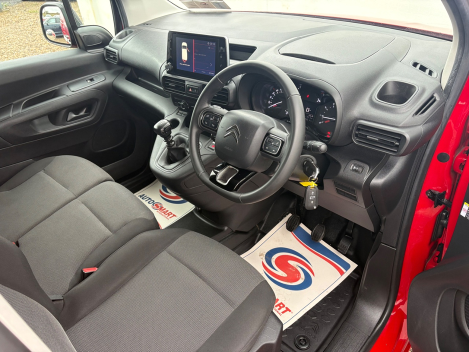 2022 Citroen Berlingo - image 12