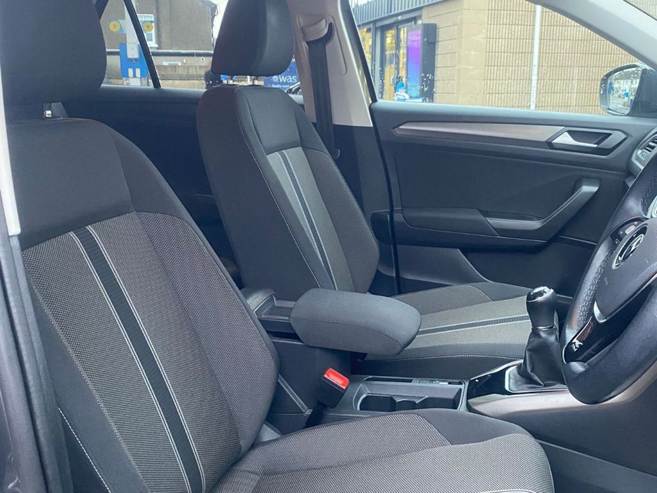 2021 Volkswagen T-Roc Design 1.0 TSI M6F 110HP 5DR €22,995