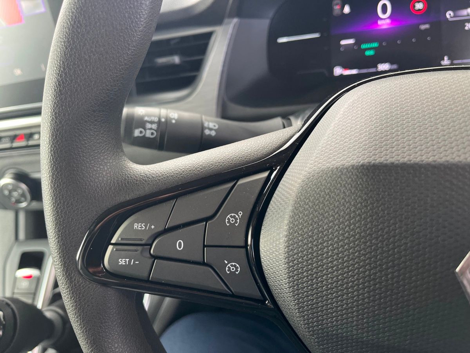 2025 Renault Kangoo - image 9