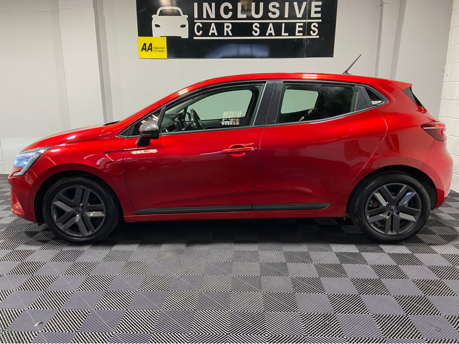 2022 Renault Clio - image 12