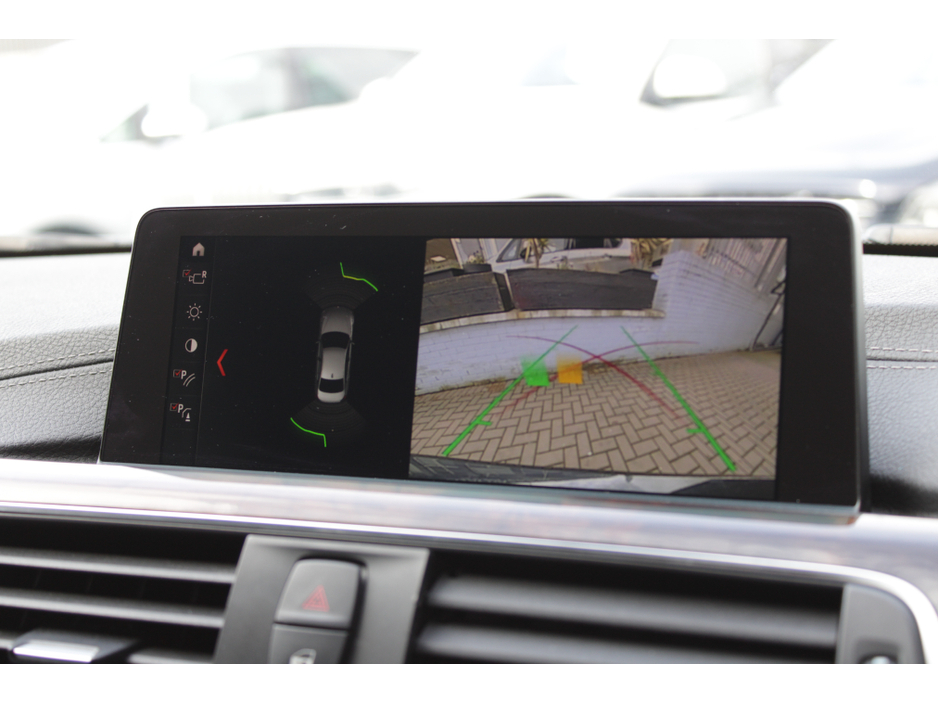 2018 BMW 3 Series - image 14