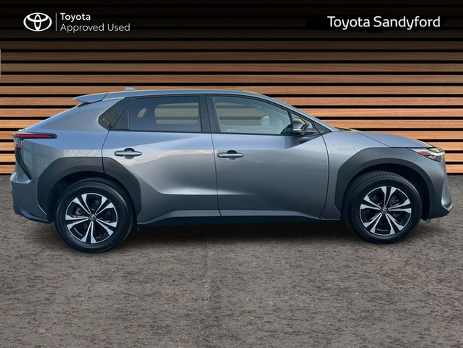 2024 Toyota bZ4X - image 3