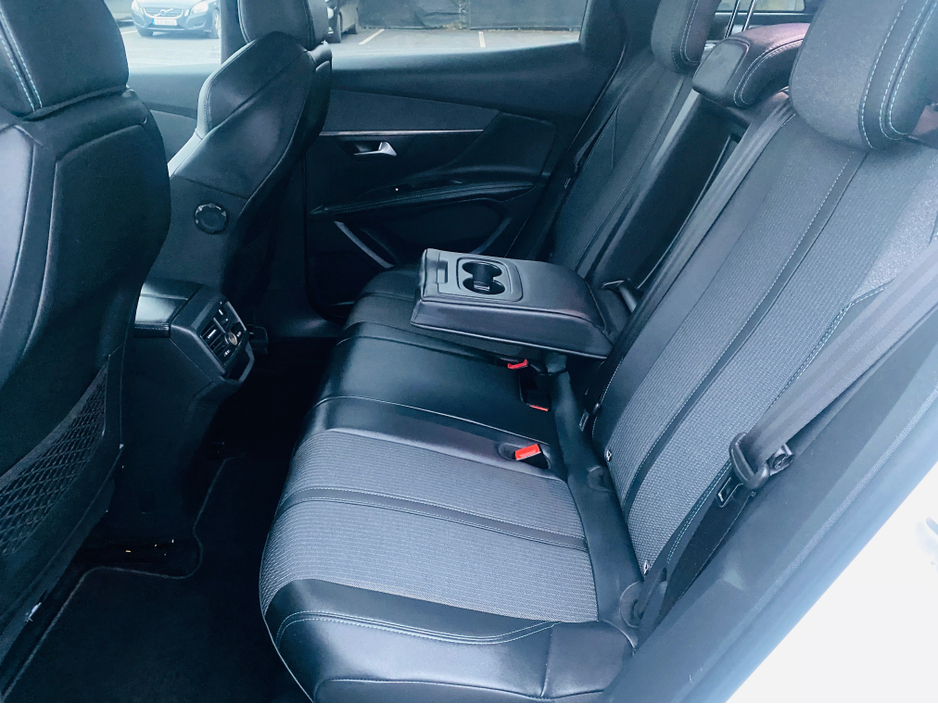 2022 Peugeot 3008 - image 12