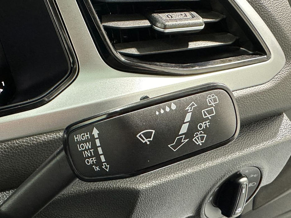 2025 Volkswagen T-Roc - image 20