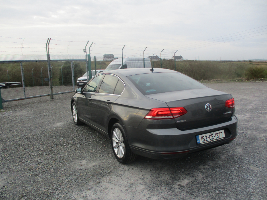 2016 Volkswagen Passat - image 13