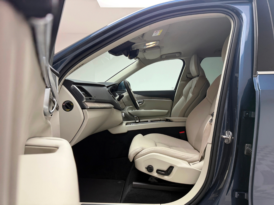 2022 Volvo XC90 CORE T8 RECHARGE AWD *7 SEATER* €49,990