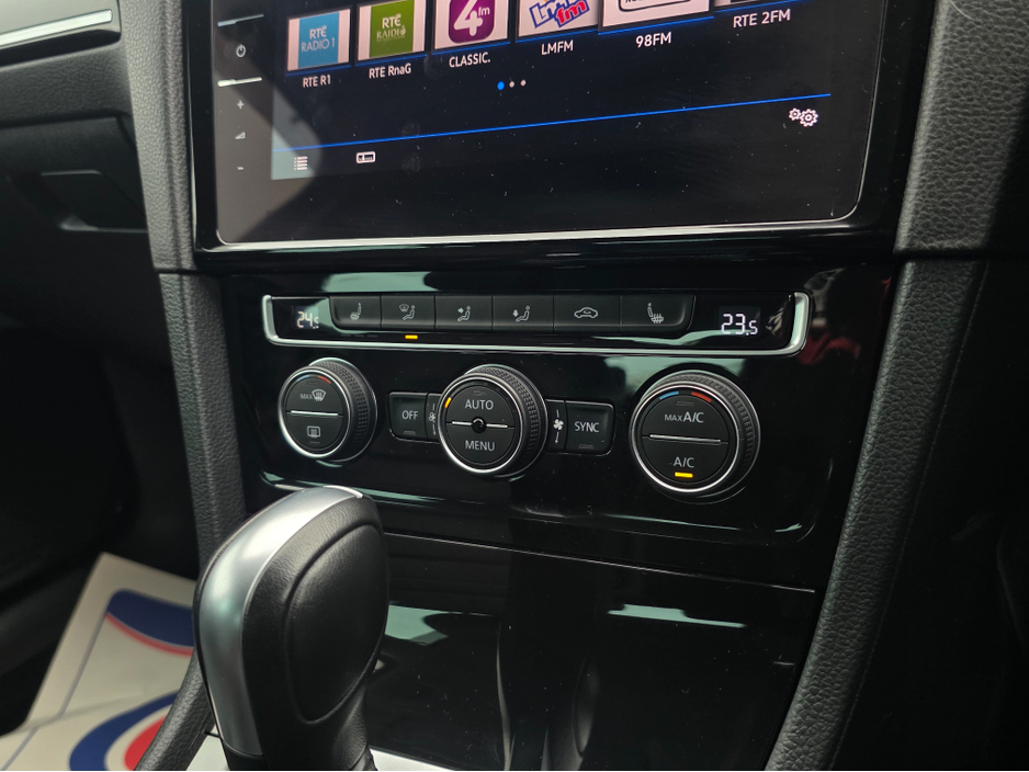 2019 Volkswagen Golf ( 192 REG ) HIGHLINE FULL LEATHER SEATS HEATED ELECTRIC SEATS SAT NAV PACK - VIRTUAL CLOCKS -REVERSE CAMERA - NAVIGATION - CARPLAY - ANDROID AUTO- BLIND SPOT REAR TRAFFIC ASSIST - DISCOVER PRO €22,950