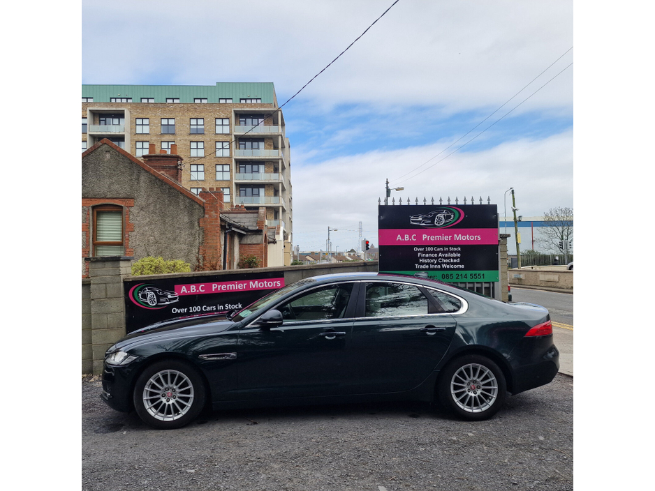 2016 Jaguar XF - image 4