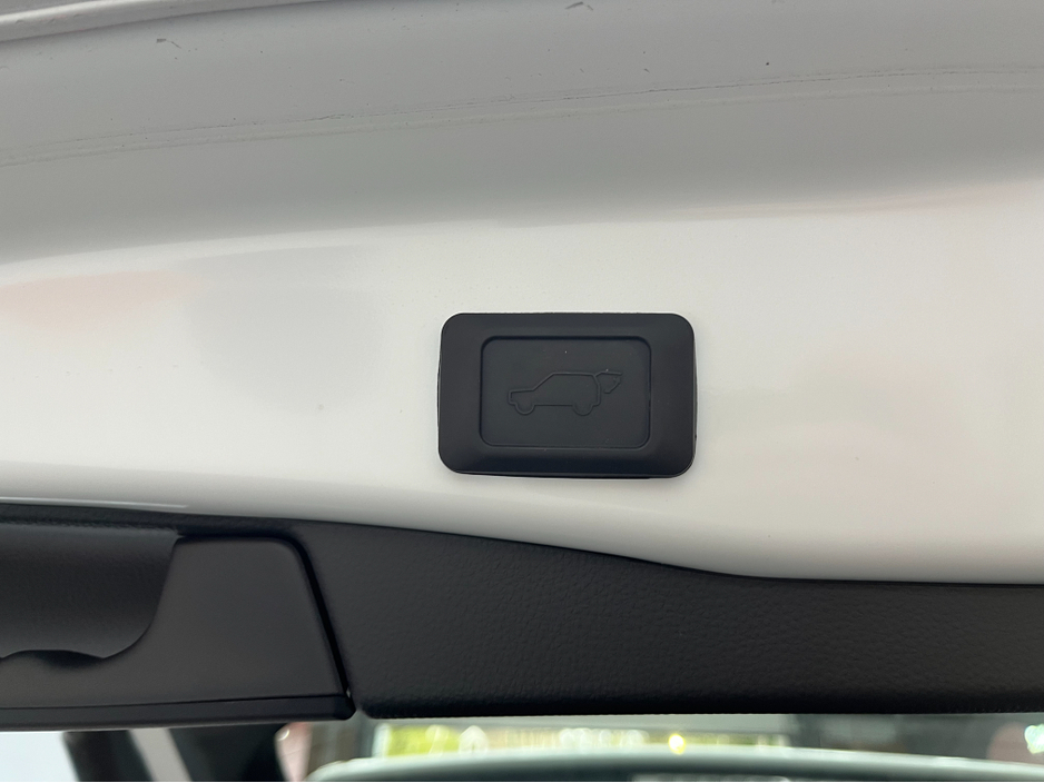 2024 Toyota Rav4 - image 8