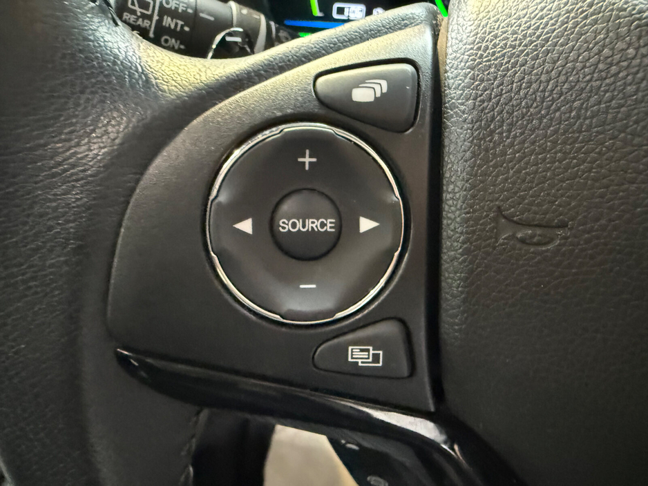 2015 Honda Vezel - image 17