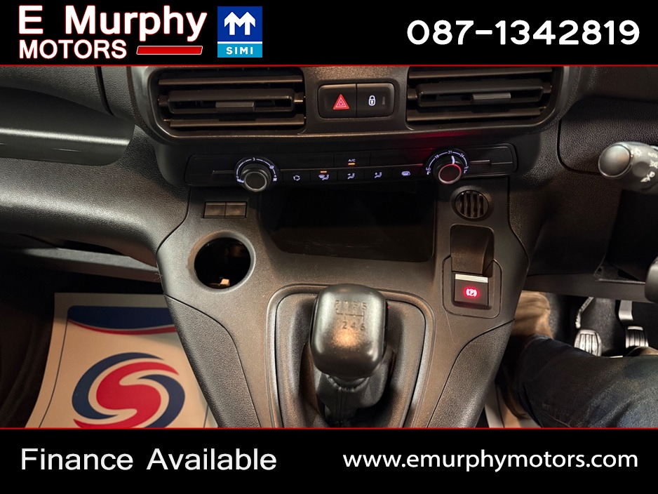 2022 Peugeot Partner - image 16