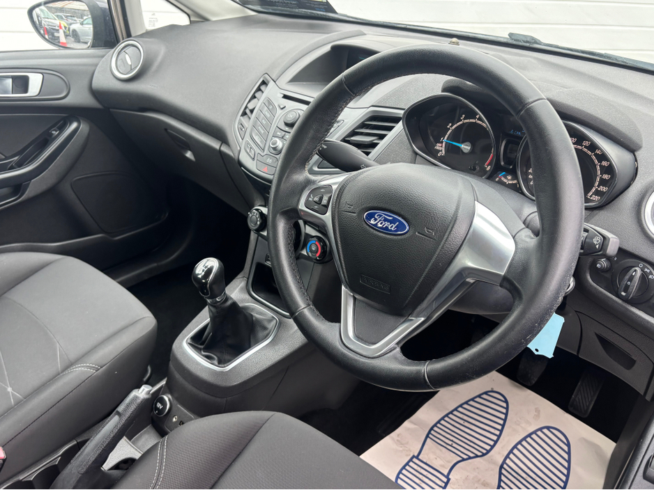 2014 Ford Fiesta - image 6