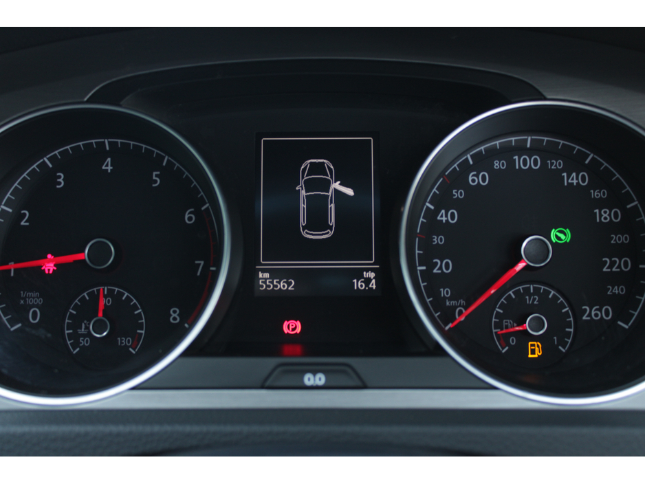 2016 Volkswagen Golf - image 12